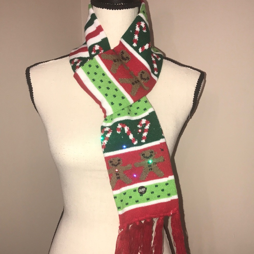 🆕 Adorable set of 4 children’s scarves with lights